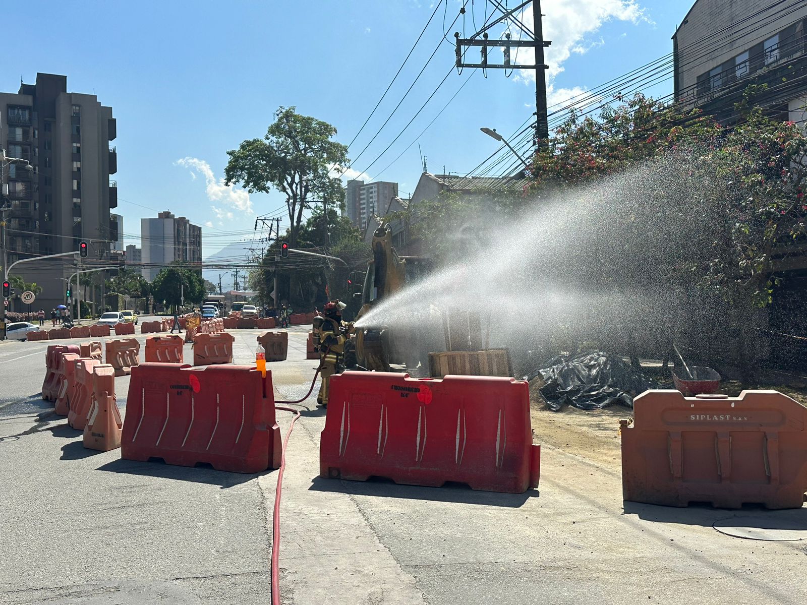 Por Rompimiento De Un Tubo De Gas En Sabaneta Tuvieron Que Cerrar La