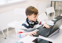 La tecnología: arma de doble filo en niños y adolescentes