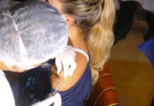 Comenzó la vacunación en Sabaneta, primera dosis fue recibida por una enfermera jefe Comenzó la vacunación en Sabaneta, primera dosis fue recibida por una enfermera jefe - Sabaneta Hoy