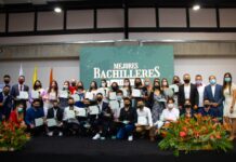 Sabaneta entrega becas a mejores bachilleres del 2020