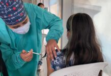 En Sabaneta, están vacunando a los estudiantes contra la covid-19 en los colegios