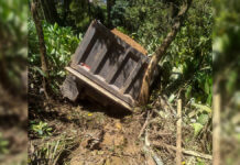 ¡Qué susto!, volqueta se quedó sin frenos y fue a parar a un barranco en Sabaneta