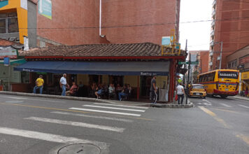 Este es el bar Bombay, el lugar que fue la primera estación bomba de gasolina en Sabaneta