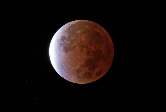 ¡La Luna se tiñe de rojo! Todo sobre el impresionante Eclipse Lunar de marzo