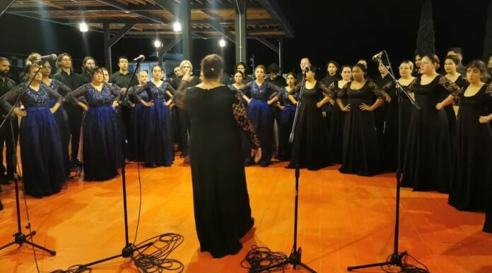 Anoche vibramos con el público Veneciano y al pie de Cerro tusa compartimos nuestra música. Agr Coros